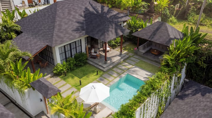 Cozy 2br In Lush Ubud With Spacious Pool & Patio - Ubud