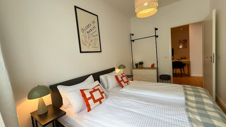 Une des trois chambres spacieuses avec deux lits simples