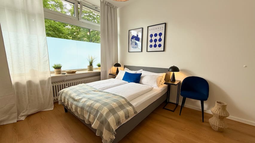 BeckHomes Munich K2: New, big, central 3BR Apt gallery image 3