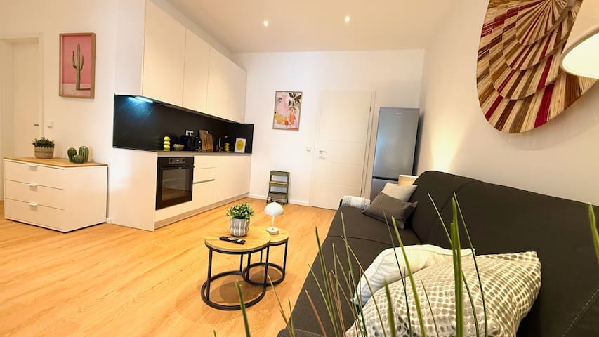 BeckHomes Munich K2: New, big, central 3BR Apt gallery image 4