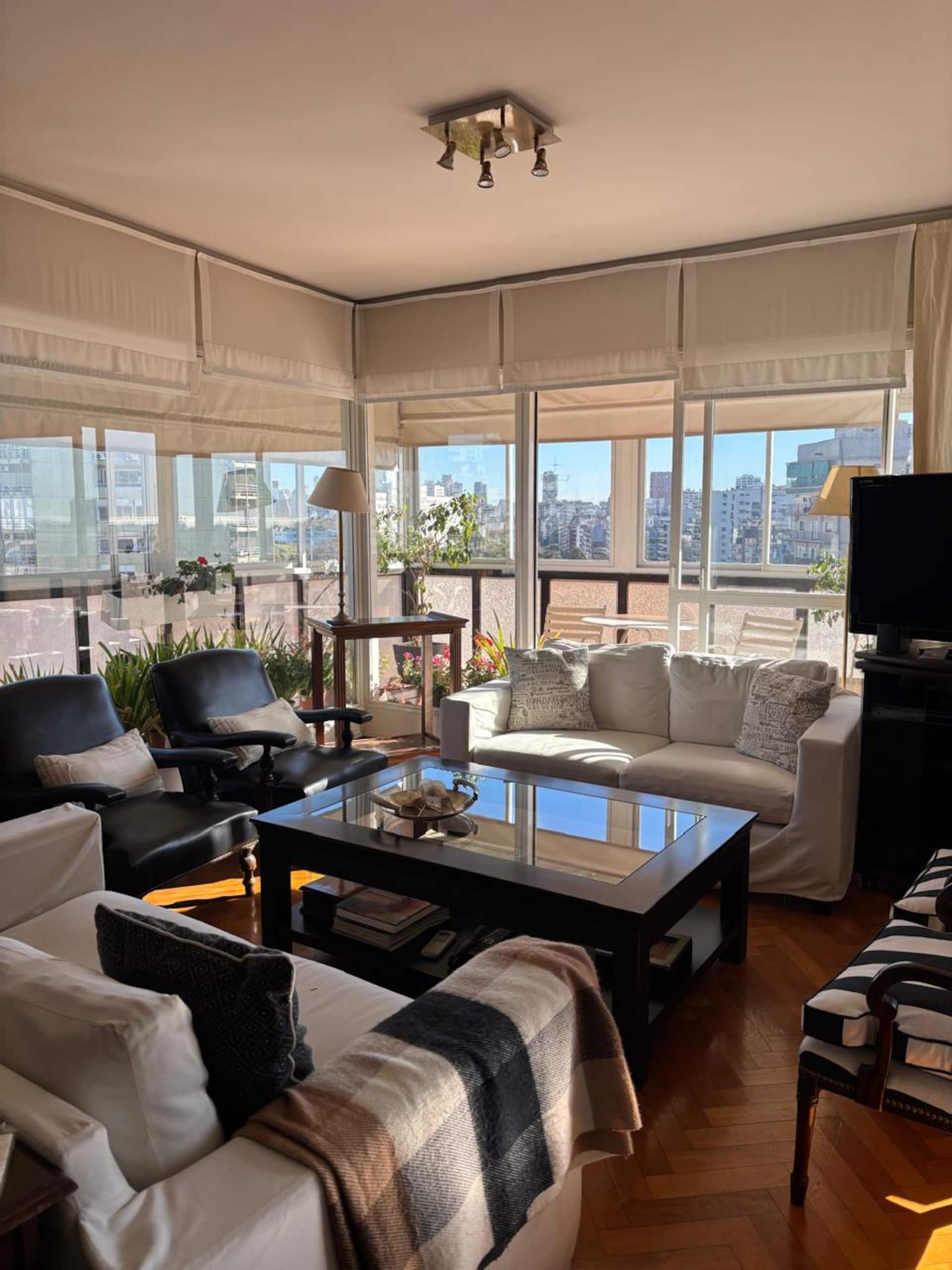 Three-bedroom apartment with terrace balcony in Palermo