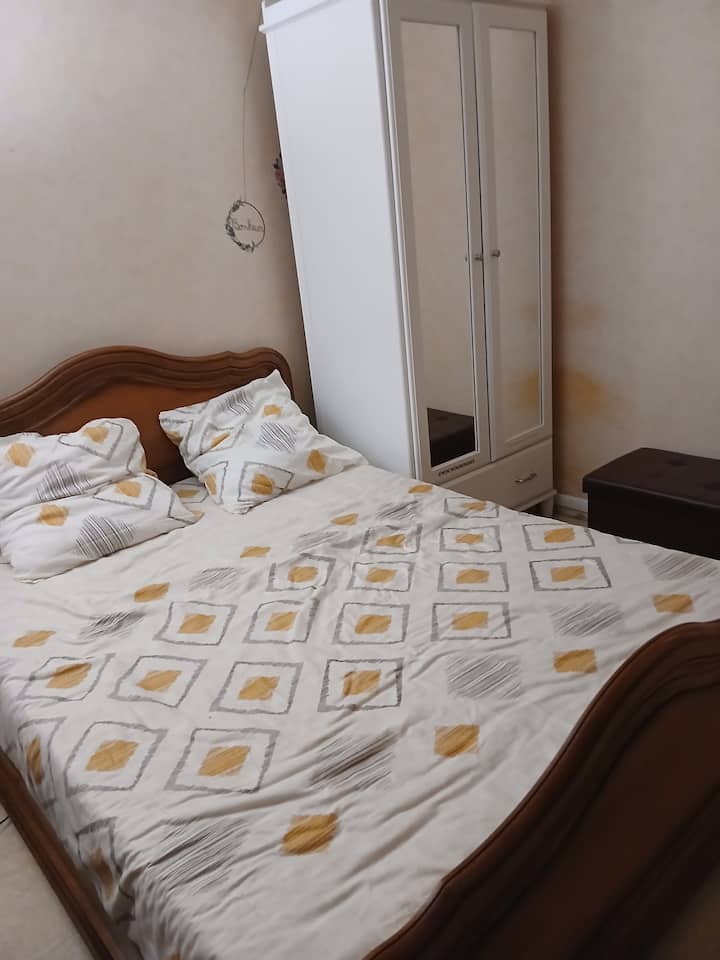 chumba karibu na uwanja wa ndege na metro 14 picha 1