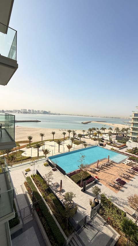 Chic sea and pool view studio at Address Vista 05