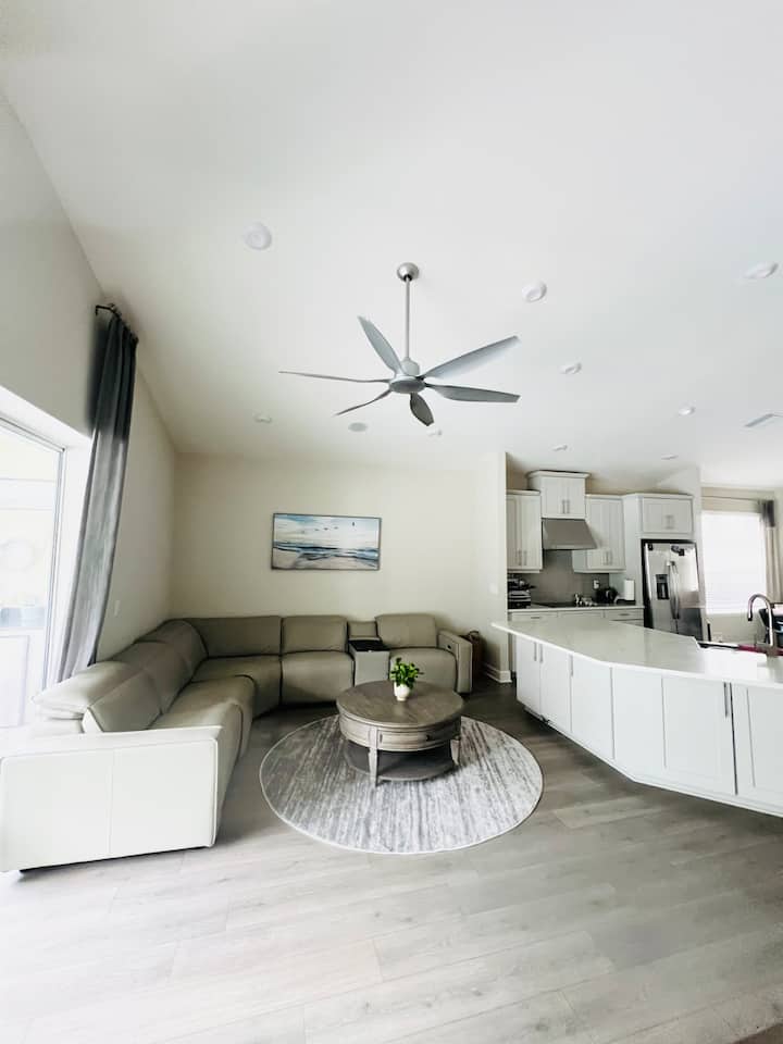 Luxury Pool Home | Outdoor Kitchen+hot Tub | Park - Wesley Chapel, FL