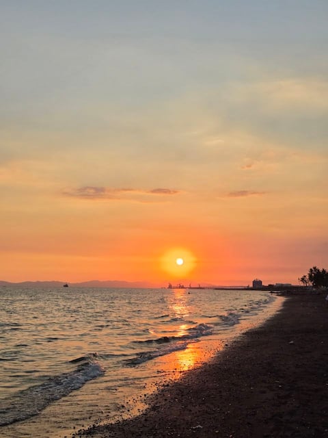 Beachfront for Barkada • 12 Pax • Sunrise Views