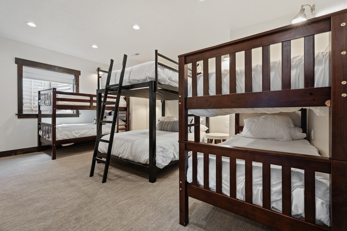 Საძინებელი 3 - 1 Queen Bunk, 2 Twin Bunks