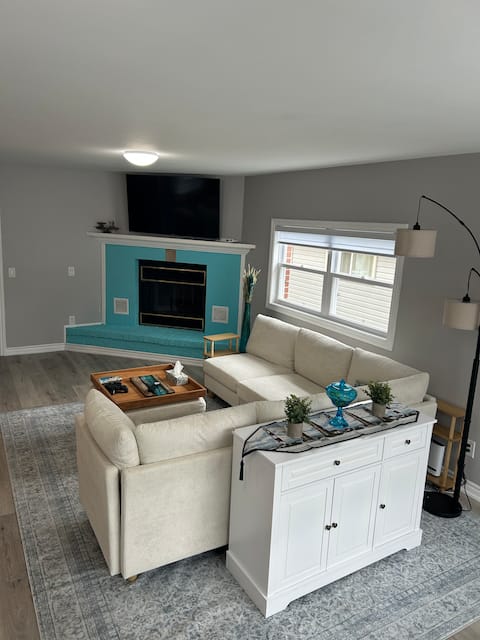 Popular Airbnb listing: Crystal Beach Retreat - Large deck + bar + firepit in Fort Erie