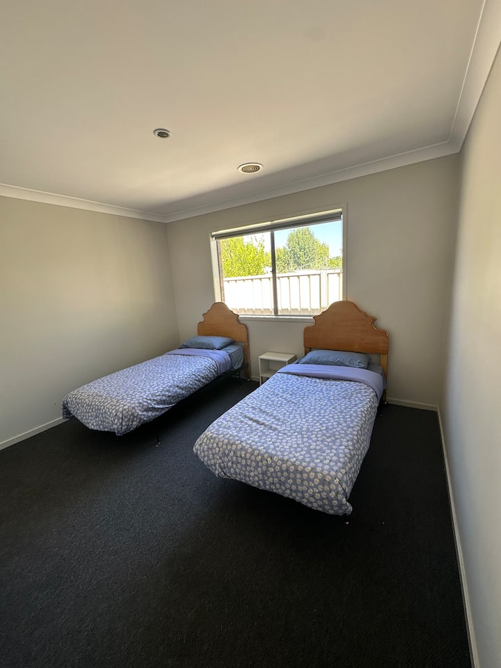 საძინებელი 4