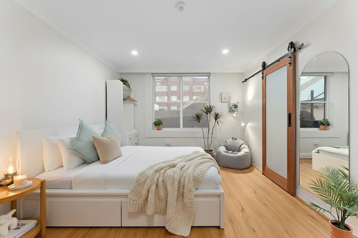 Renovated  Prime Location & Laundry  Winter Deal - Sydney