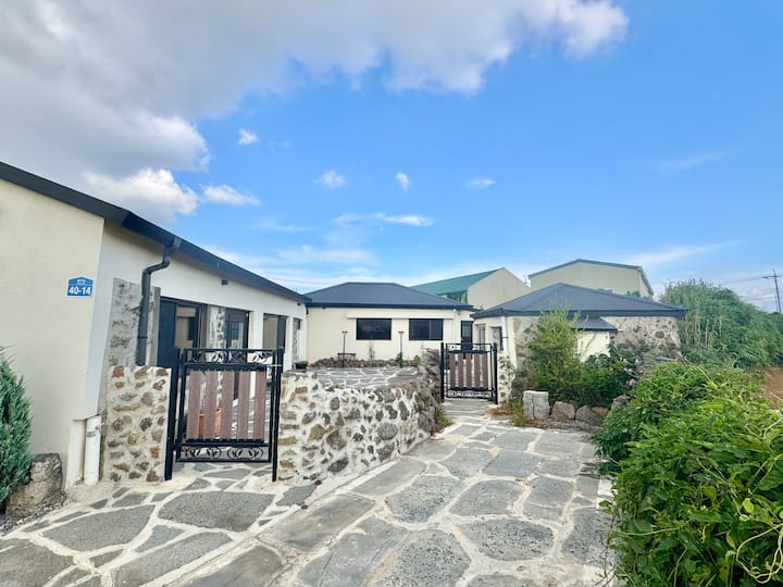 Jeju City/Hankyung] #Hanok Stay #Jacuzzi #Jeju Sweetness 'Stay
