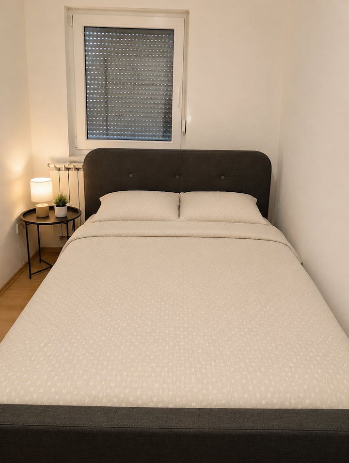 Cama matrimonial 140x200 y armario ropero