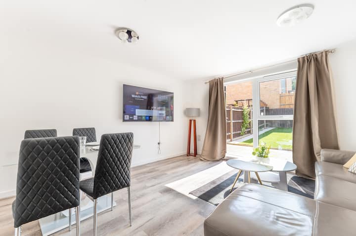 2 Bedroom House | Free Parking | Near Charlton Stn - Woolwich