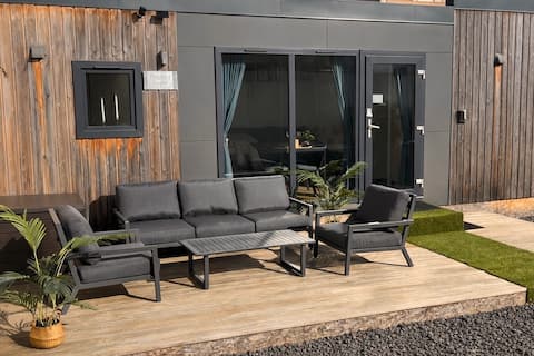 Tiny house with terrace and garden - near Old town