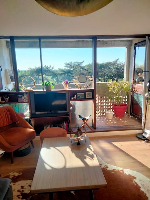 Top Airbnb: Atypical duplex in the radiant Corbusier house in Rezé