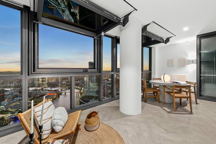 360° River View Luxe Penthouse in QW gallery image 5