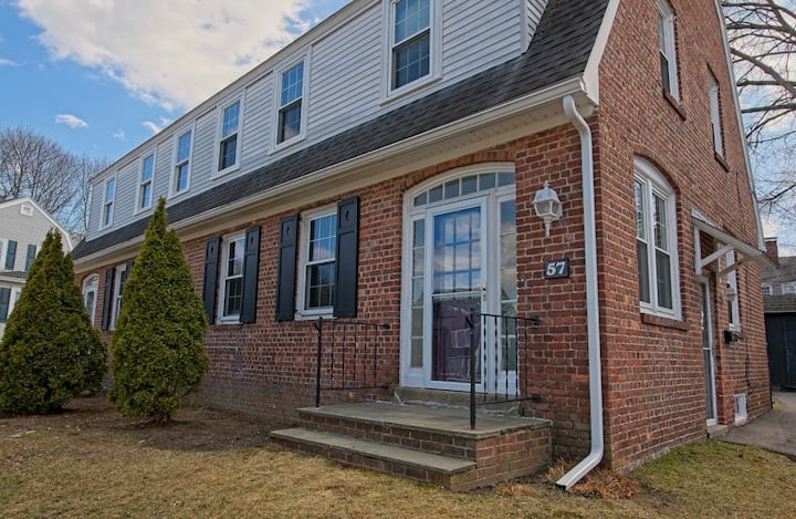 Three Bedroom Home In Portsmouth - Kittery, ME