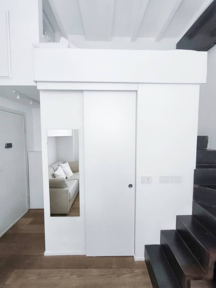 Luminoso Studio Minimal Dotato Di Tutti I Comfort - Milan