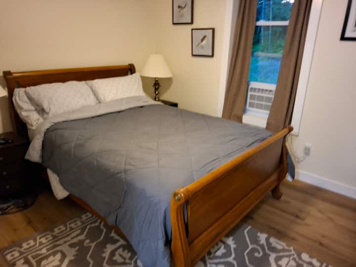 nastaviteľná hlavová a nožná časť rámu postele, kvalitný matrac, diaľkové ovládanie