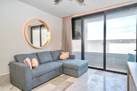 Popular Airbnb listing: One-Bedroom - Beachfront condo- CityView Apartment in Punta Arena