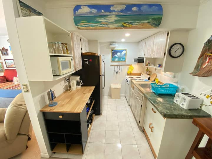 Charming Cozy Beach Condo Comfort - Freeport