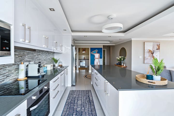 Elegant Urban Retreat at Devonshire