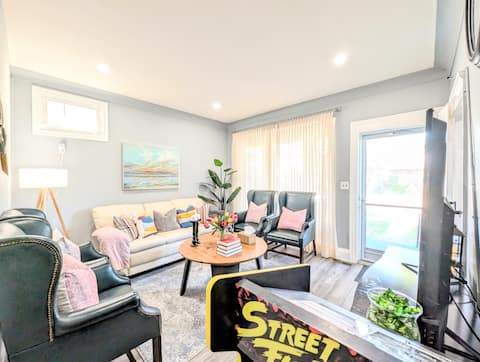 Popular Airbnb listing: Clean 4 BR Home with Karaoke and Arcades in Walkerville