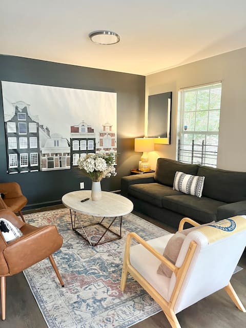 Top Airbnb: 4BR | Sleeps 10 | Near Mercedes-Benz Stadium in Peoplestown