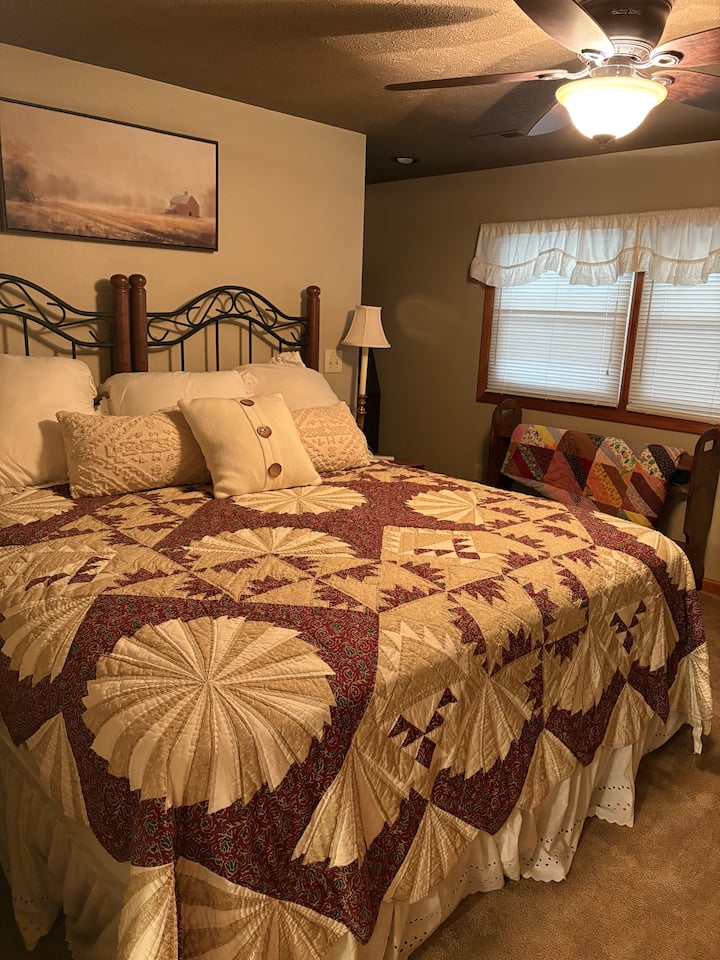 Будилник с USB и USB-C портове.