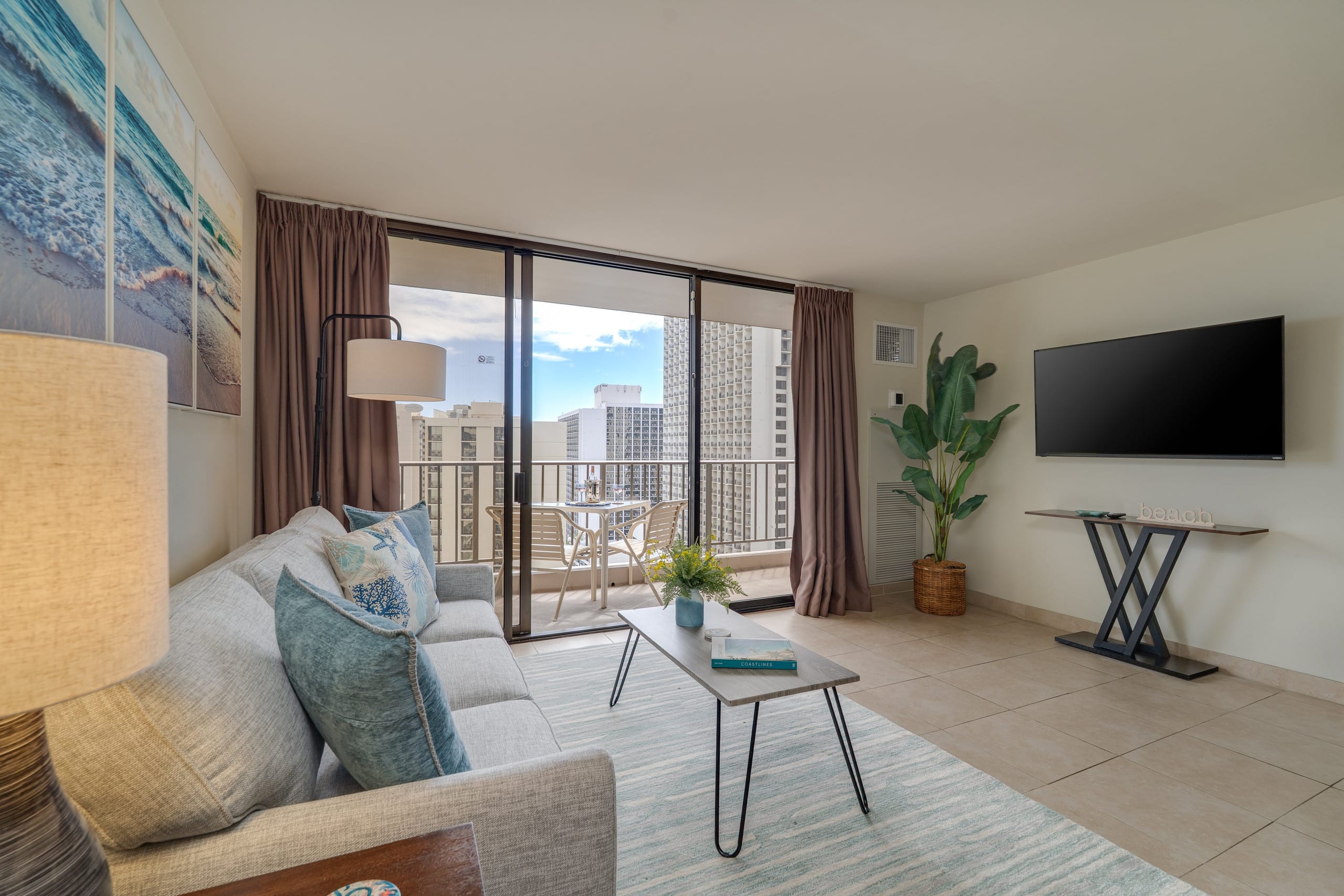 Condo in Honolulu · ★4.67 · 1 bedroom · 2 beds · 1 private bath - Image 4