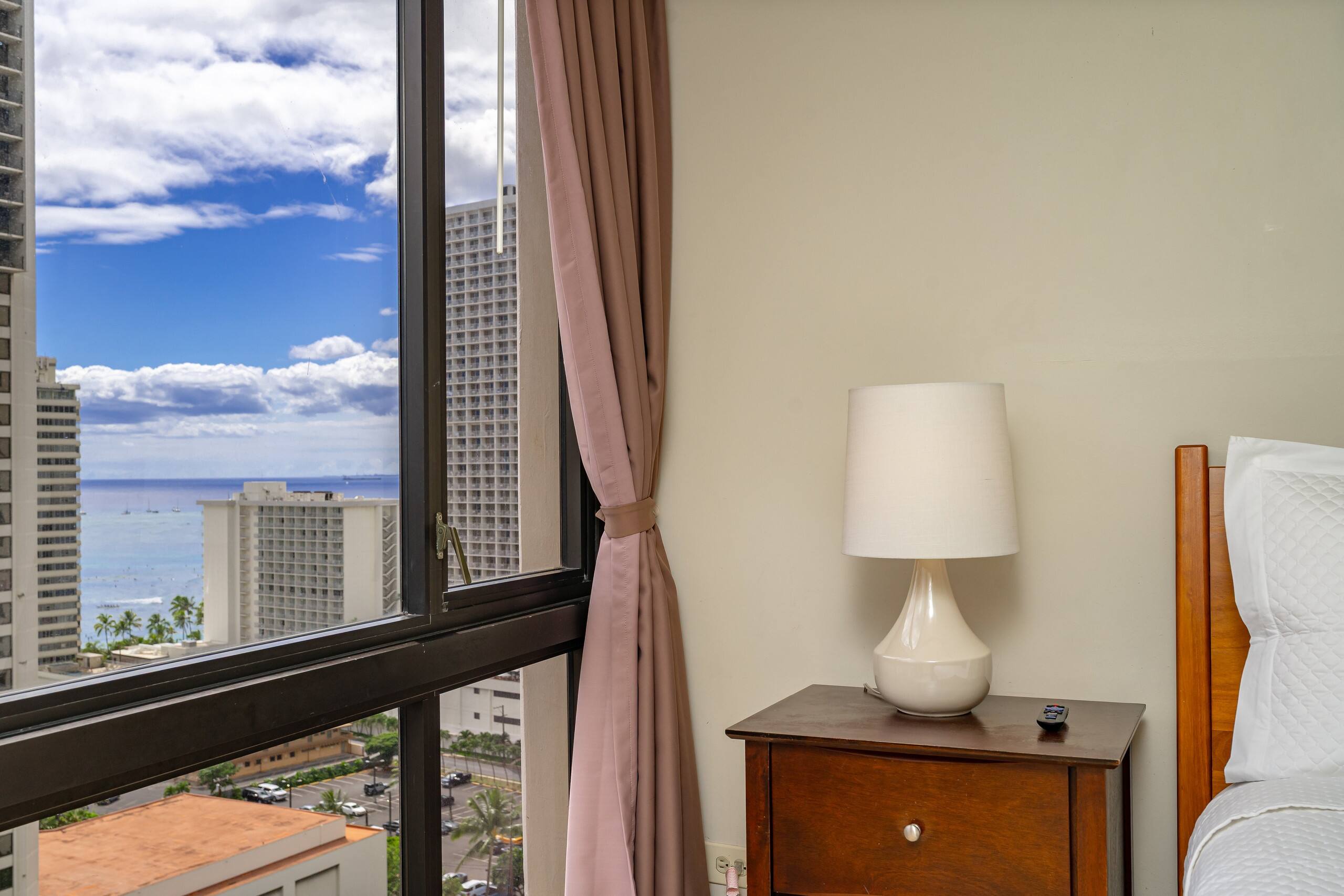 Condo in Honolulu · ★4.67 · 1 bedroom · 2 beds · 1 private bath - Image 12