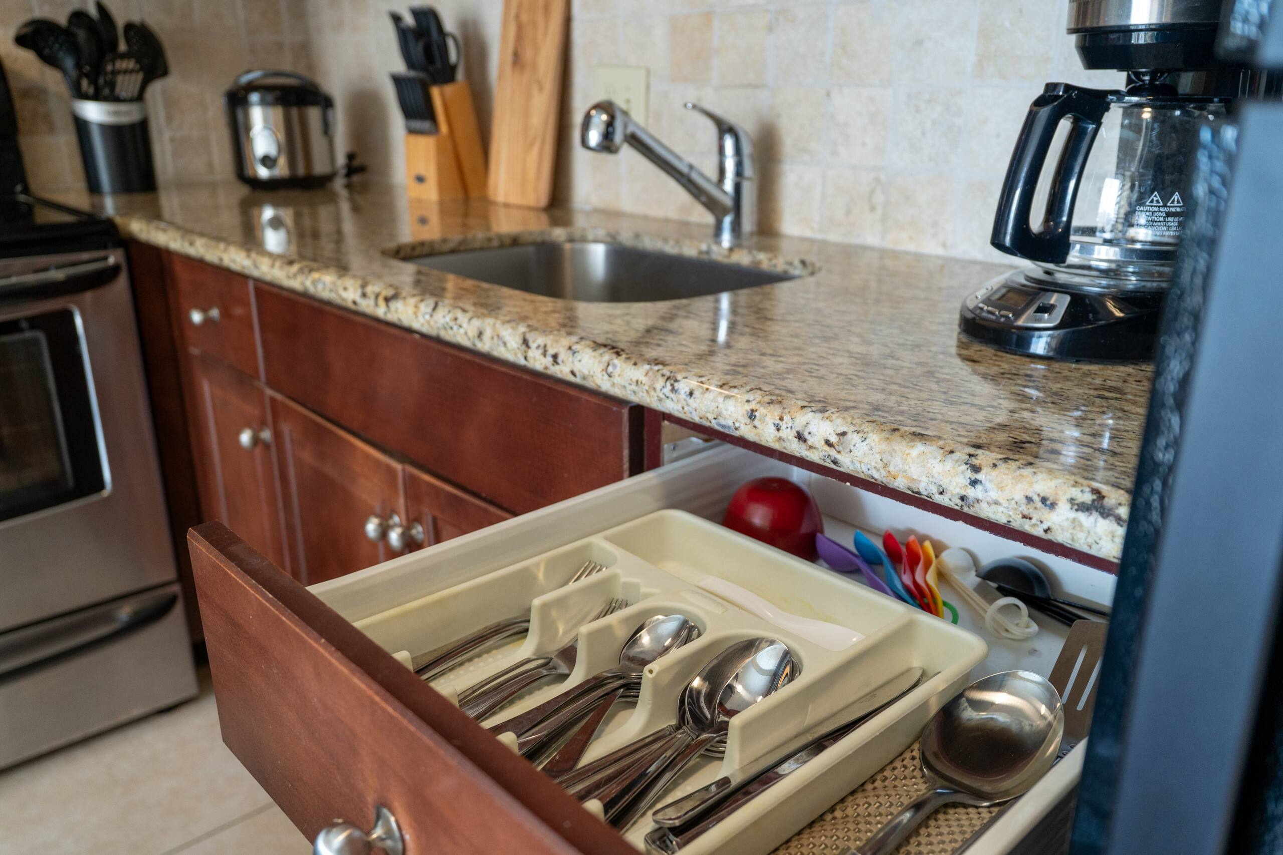 Condo in Honolulu · ★4.67 · 1 bedroom · 2 beds · 1 private bath - Image 8