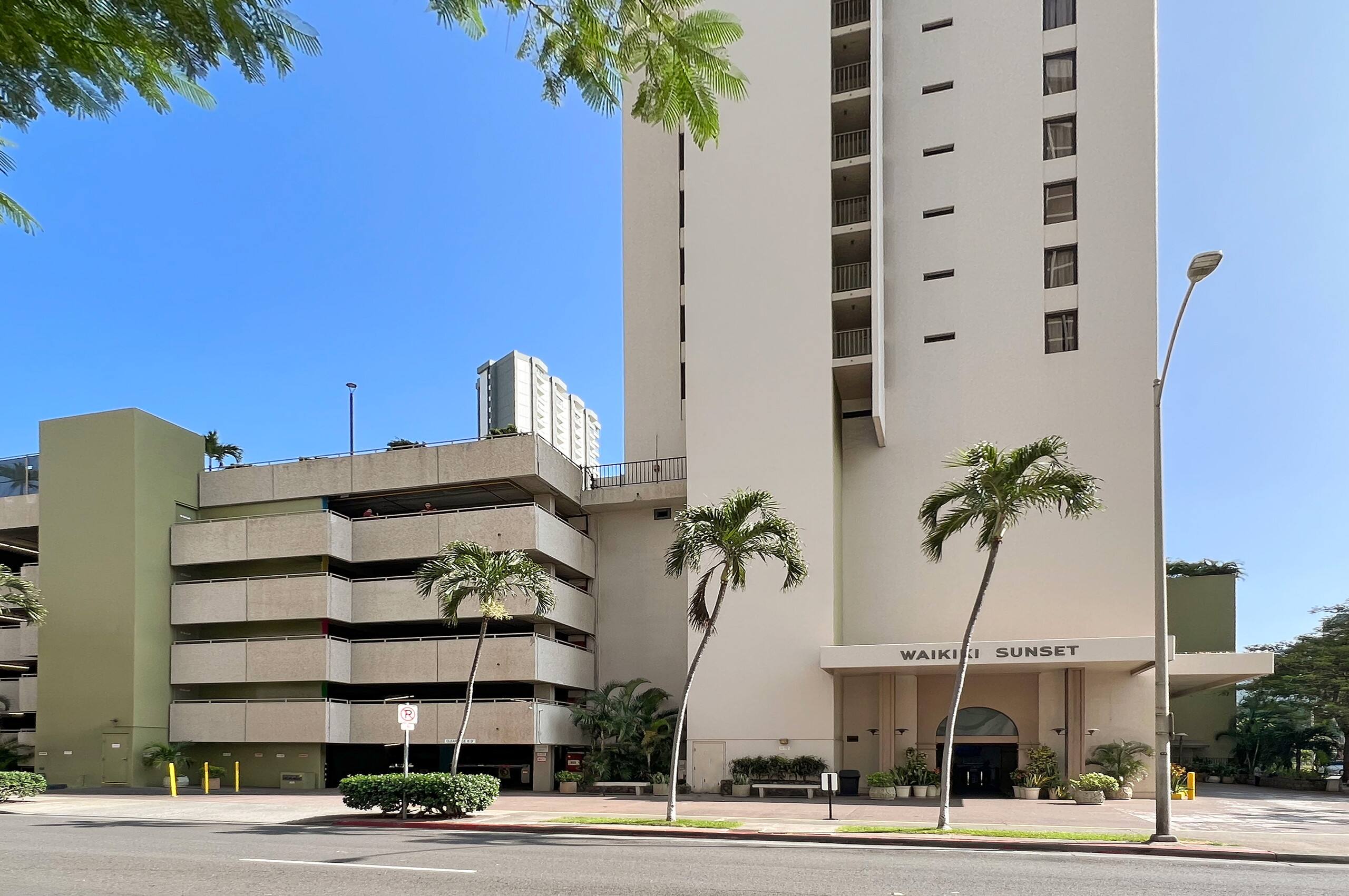 Condo in Honolulu · ★4.67 · 1 bedroom · 2 beds · 1 private bath - Image 22
