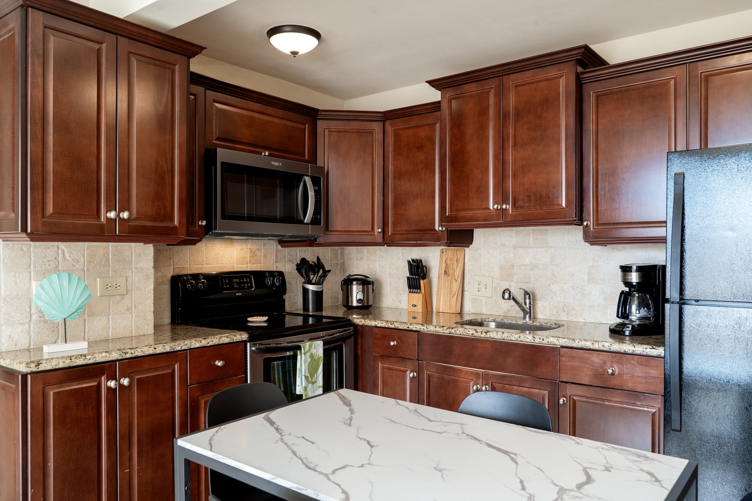 Condo in Honolulu · ★4.67 · 1 bedroom · 2 beds · 1 private bath - Image 7