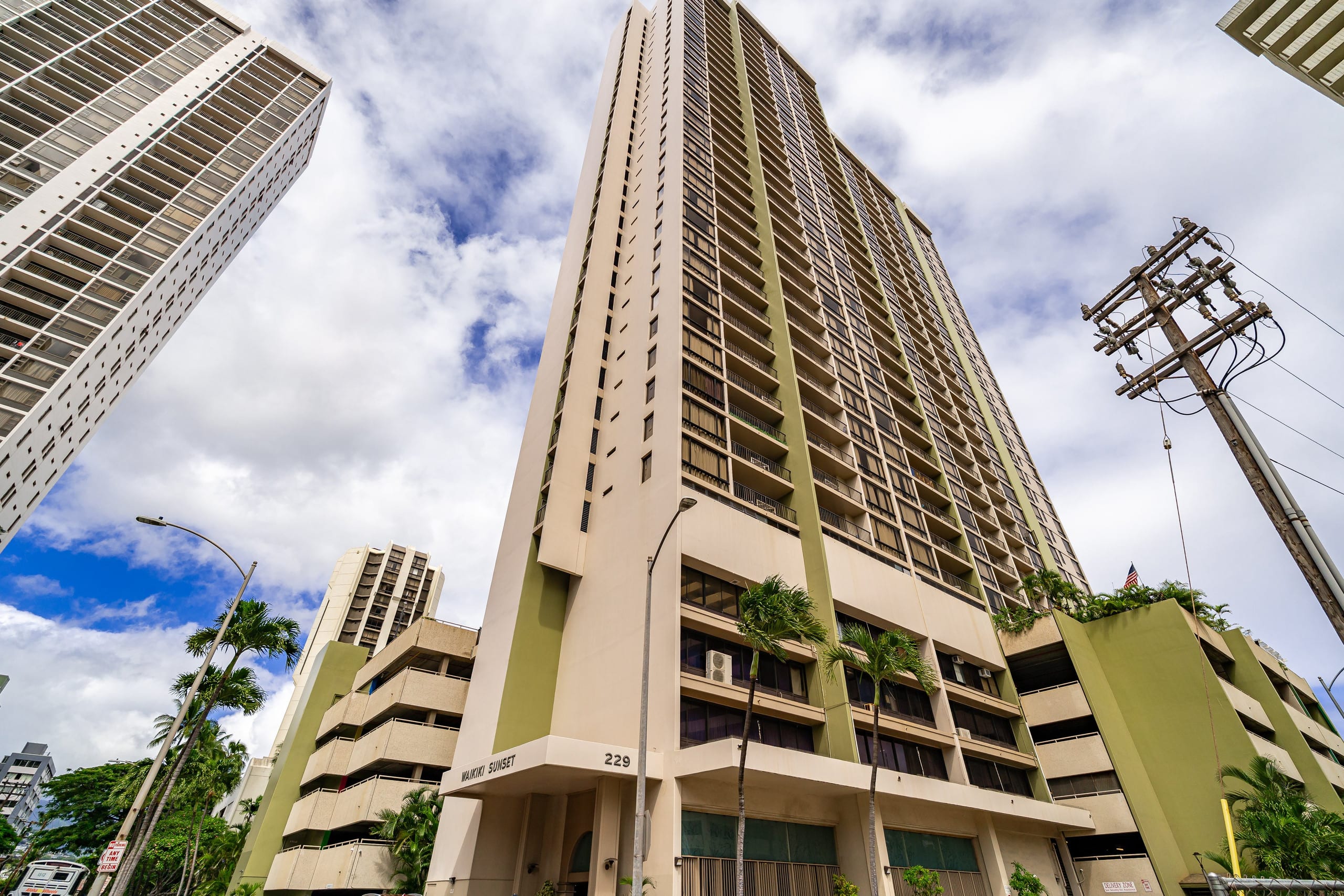 Condo in Honolulu · ★4.67 · 1 bedroom · 2 beds · 1 private bath - Image 21