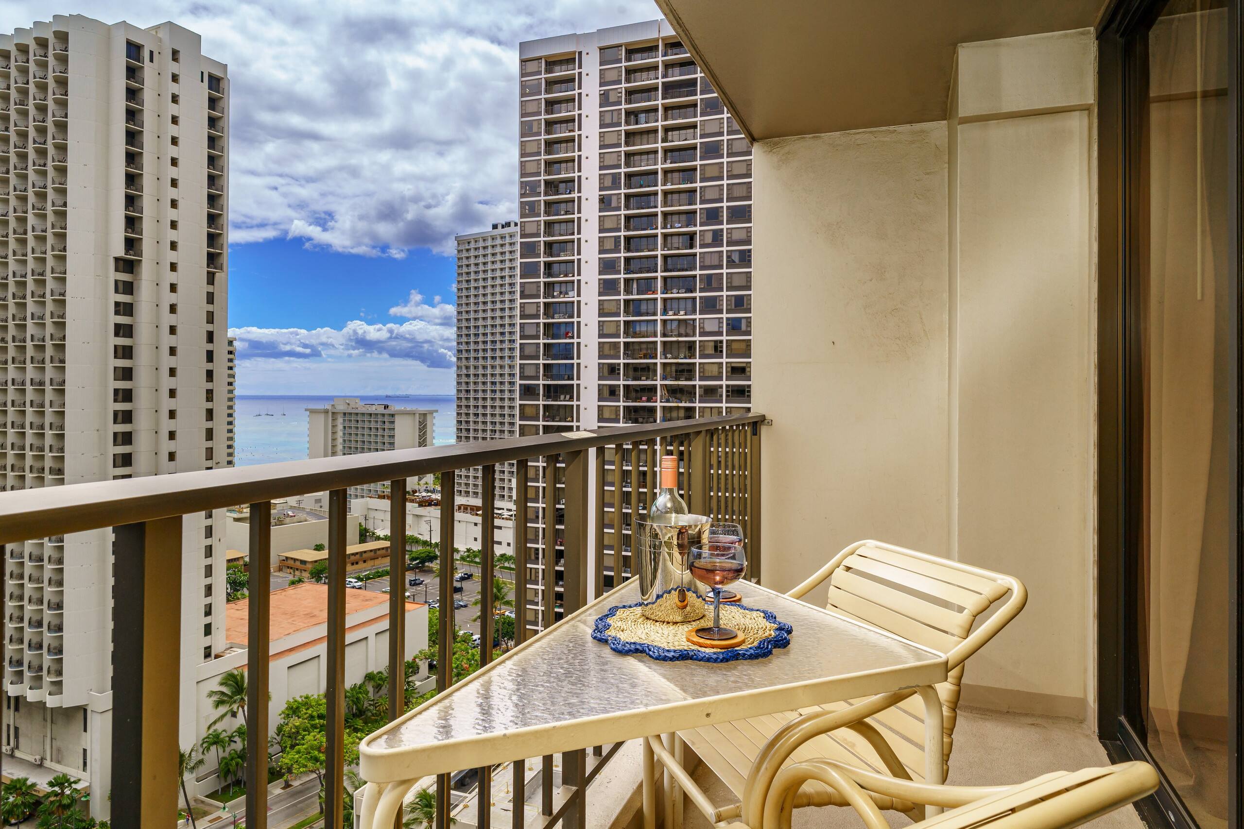 Condo in Honolulu · ★4.67 · 1 bedroom · 2 beds · 1 private bath - Image 17
