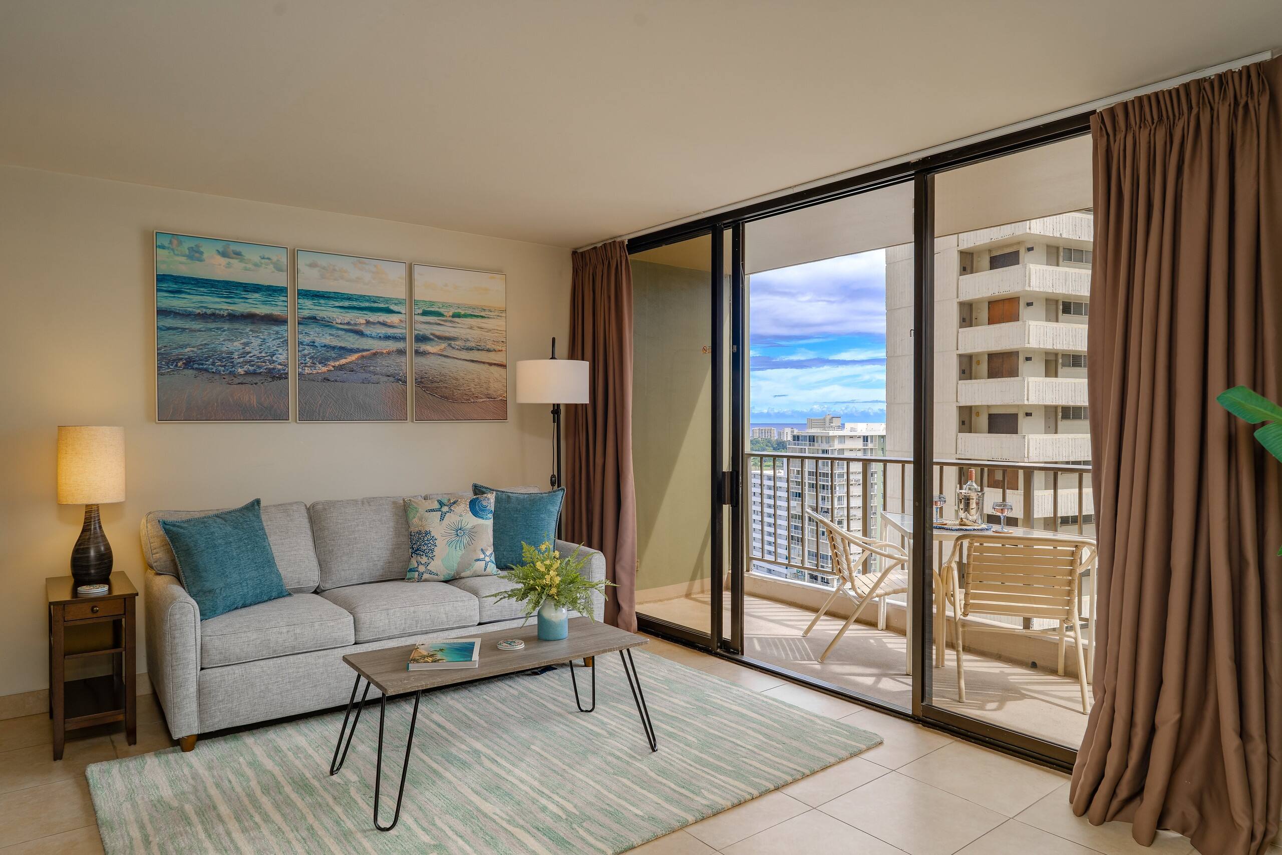 Condo in Honolulu · ★4.67 · 1 bedroom · 2 beds · 1 private bath - Image 3