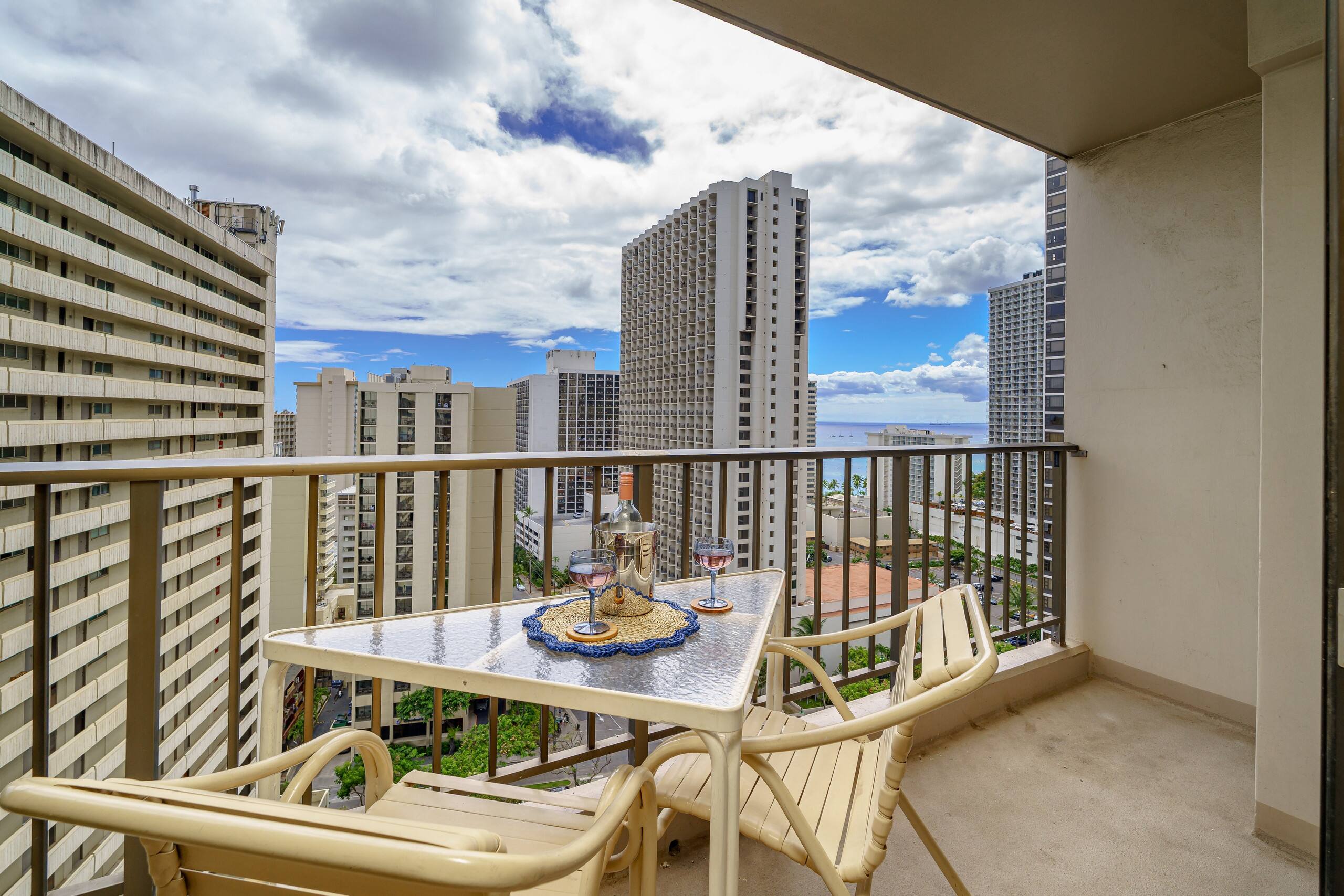 Condo in Honolulu · ★4.67 · 1 bedroom · 2 beds · 1 private bath - Image 16