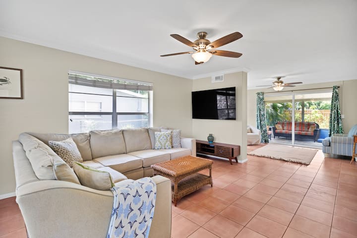 Renovated Coastal Retreat — 6 Minutes From Beach! - Vero Beach, FL