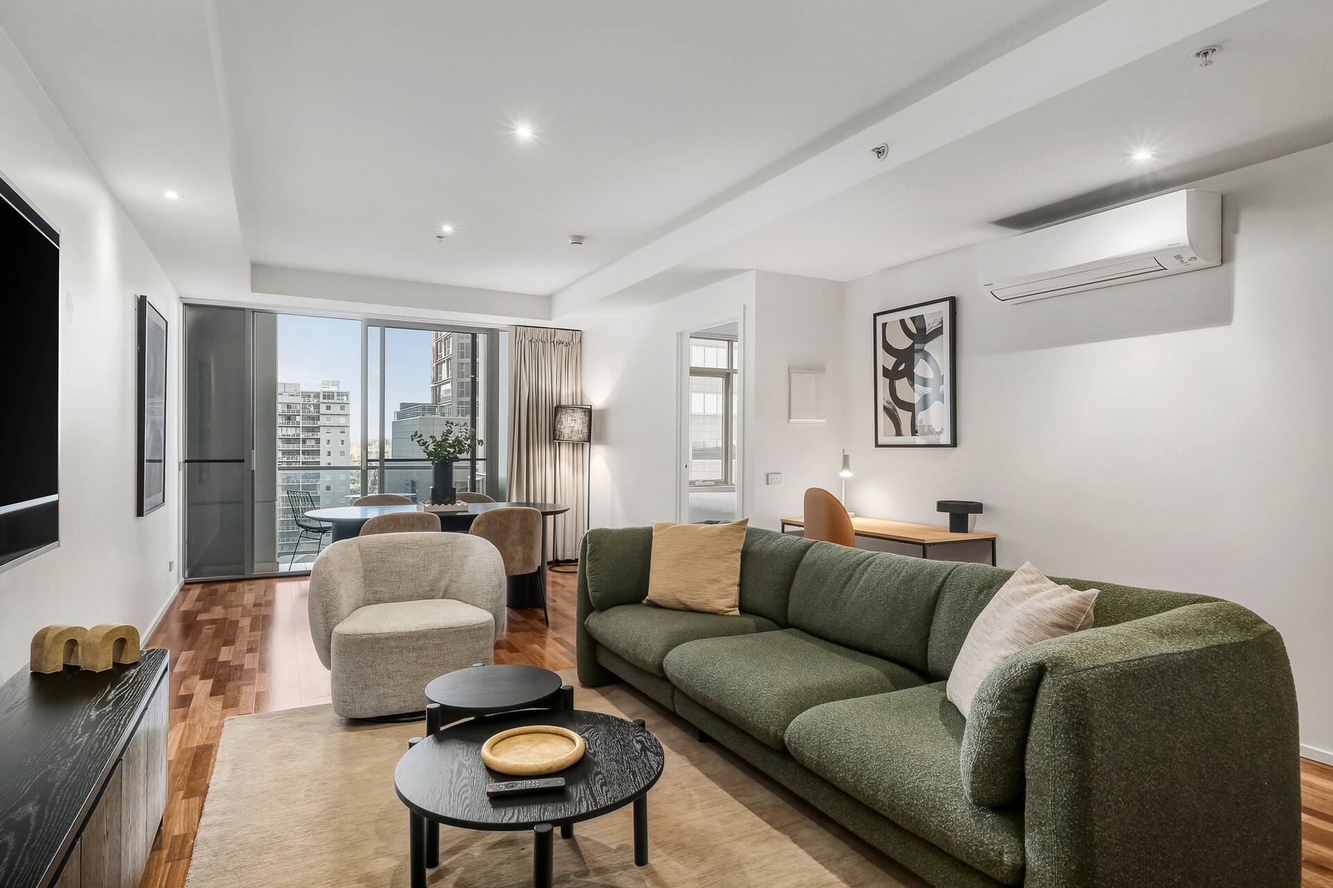2BR City Apartment | 1 min to Parliament Station