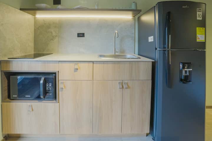 Estudio Deluxe Con Cama Extra Grande - Medellín