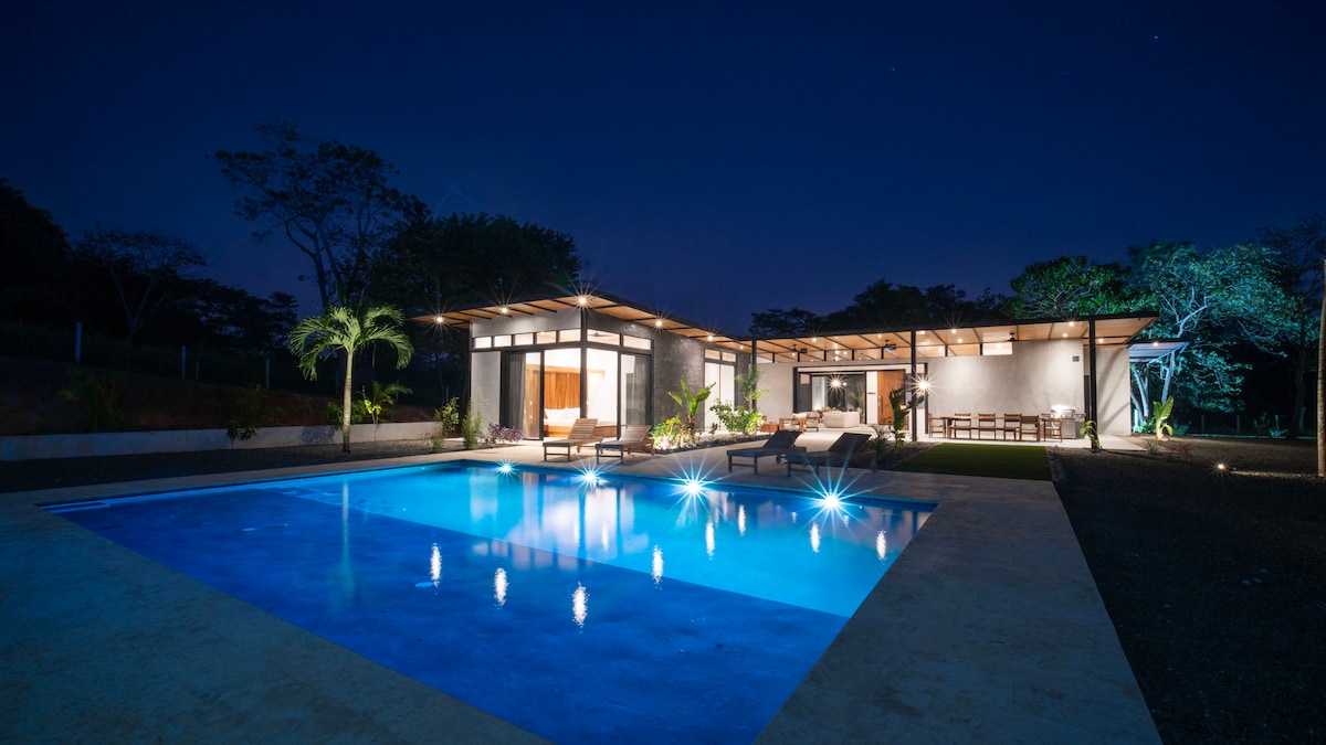 Villa Lux Grande New Luxury privacy Villa, LG pool