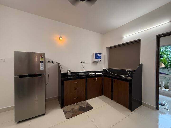 Full kitchen image 1