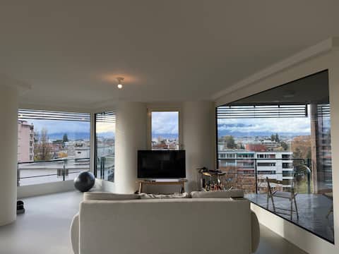 Popular Airbnb listing: Highview nest: panoramic, cozy and full of light in Champel