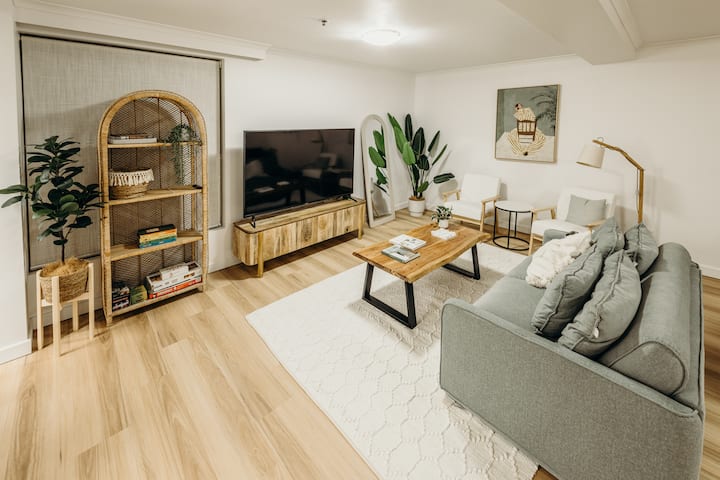 Stylish Newcastle Apartment W Parking, Pool & Gym - Newcastle