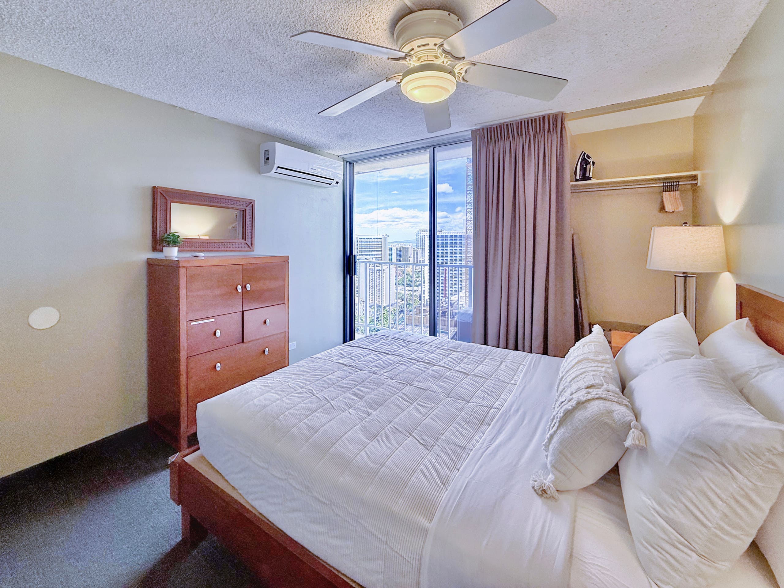 31FL-High Floor Oceanview-Waikiki-1BR-Near Beach! - Image 22