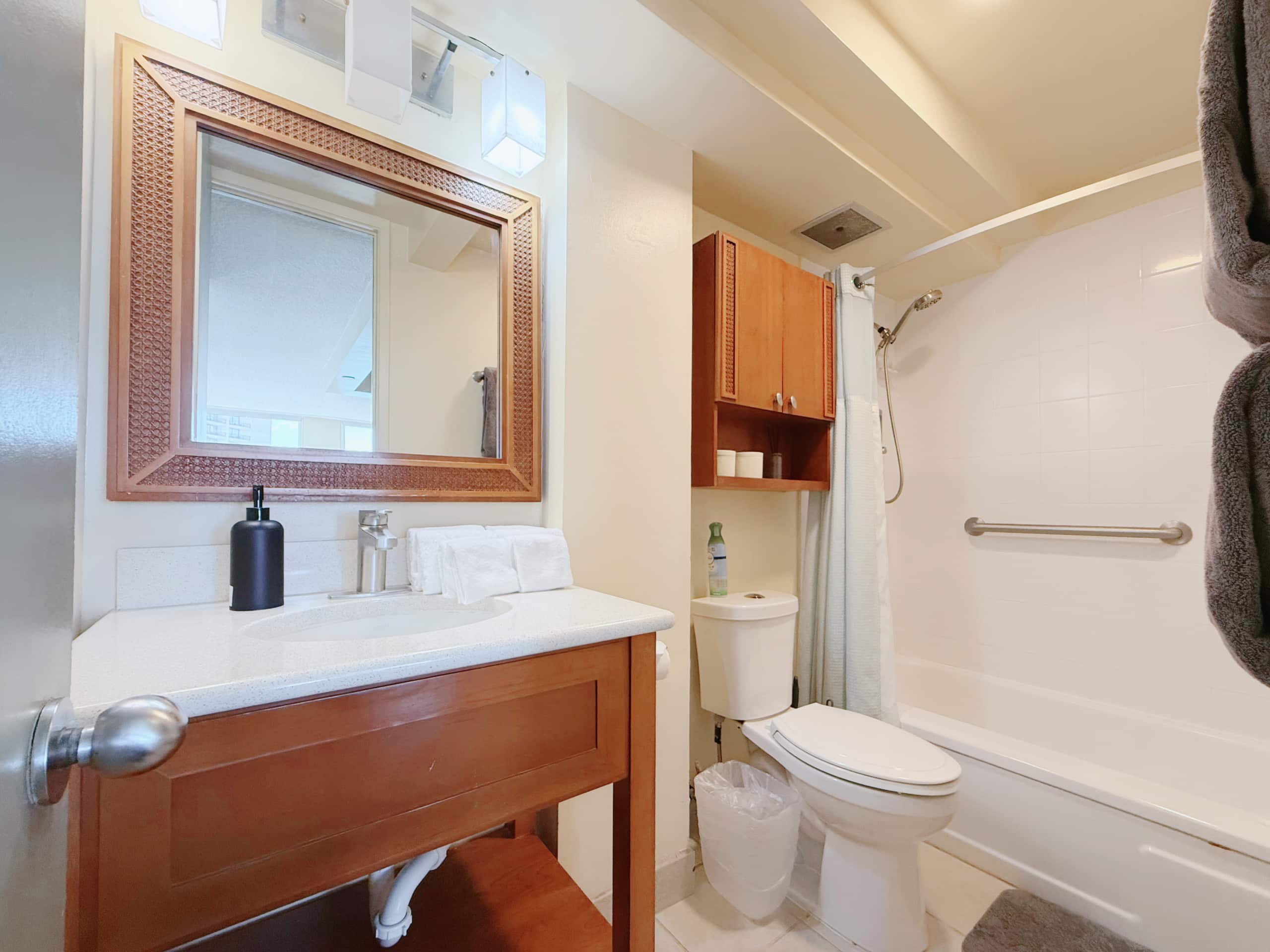 31FL-High Floor Oceanview-Waikiki-1BR-Near Beach! - Image 25