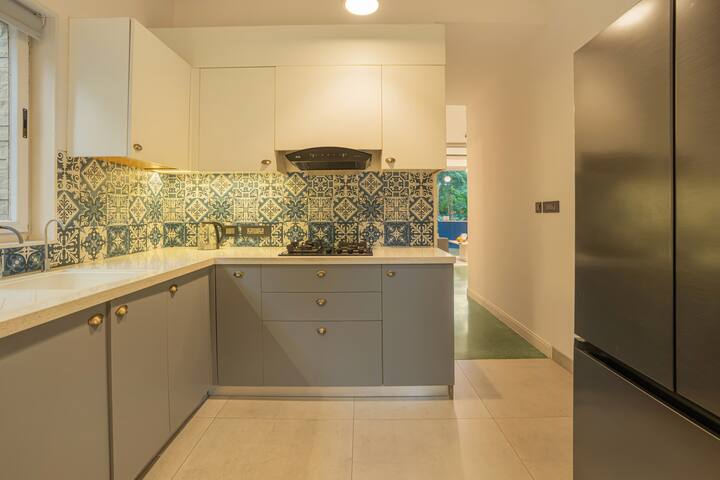 ELIVAAS Mayberry · Retreat W/ Pvt Pool, Gazebo, TV Lounge & Terraces