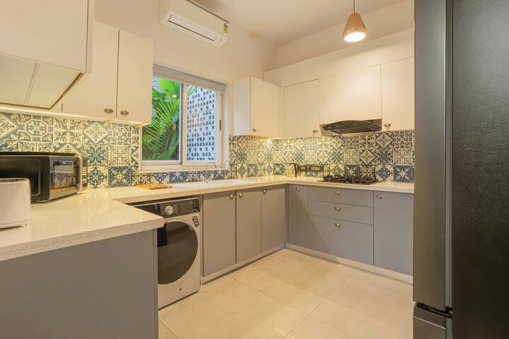 ELIVAAS Mayberry · Retreat W/ Pvt Pool, Gazebo, TV Lounge & Terraces