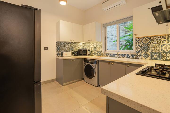 ELIVAAS Mayberry · Retreat W/ Pvt Pool, Gazebo, TV Lounge & Terraces