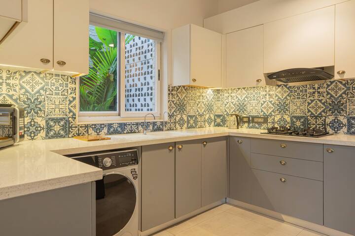 ELIVAAS Mayberry · Retreat W/ Pvt Pool, Gazebo, TV Lounge & Terraces